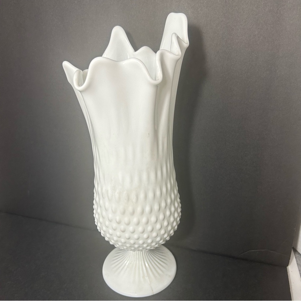 Vintage Large Fenton Hobnail Swung Vase White - Picture 2 of 5